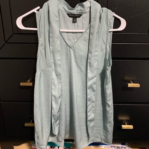 NWT! Banana Republic Sleeveless Tie-Collar Top - Picture 2 of 10